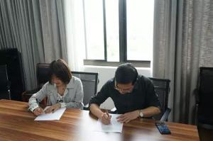 推进帮带结对建设，搭建成长成才大舞台 ——房总集团导师传帮带签订