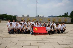 不忘初心跟党走，牢记使命争先锋 ——-房总集团开展主题党日活动